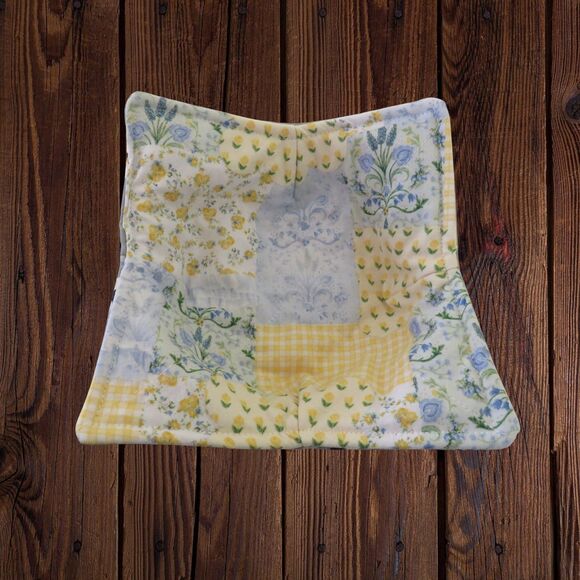 Microwave Bowl Cozy, Reversible Bees and Floral Soup Bowl or Ice Cream Cozy - Picture 3 of 4